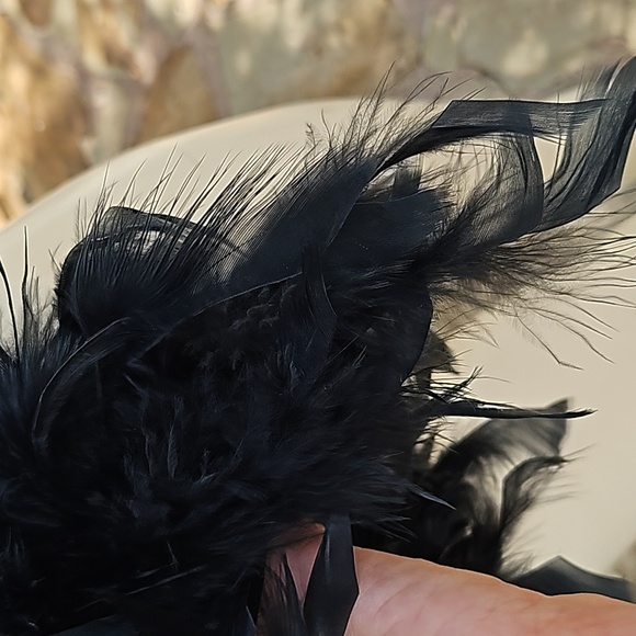 Vintage 80's soft fluffy 80" long x 4" wide real feather caribou Boa scarf - Picture 4 of 7